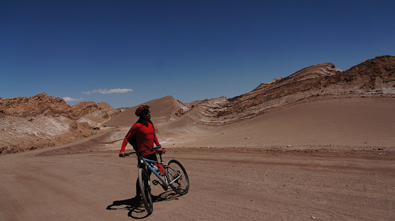 I took this photo in a backpack I did in March 2019, in the Vale de la Luna, Atacama Desert, Chile.