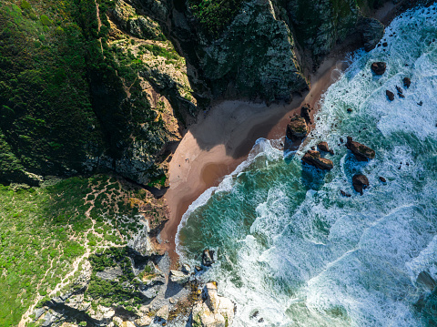 Vista de drones de la costa atlántica en Portugal, Cabo da Roca. Día de verano photo