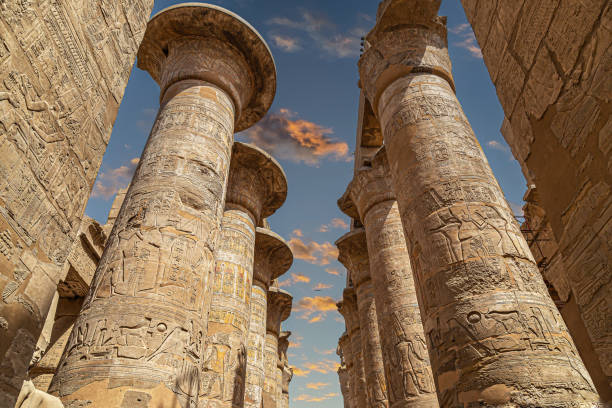 карнакский храмовый комплекс, луксор, египет - ancient world стоковые фото и изображения