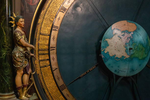 relógio astronômico na catedral de estrasburgo - strasbourg cathedral - fotografias e filmes do acervo