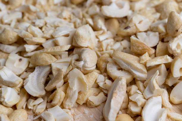 istock ready to eat and peeled cashew nuts 1444285150