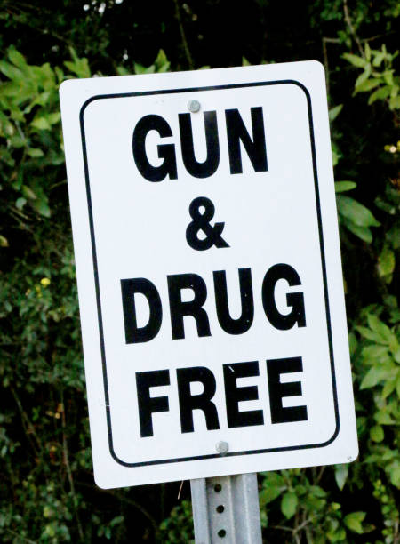 istock Gun & Drug Free Sign 1444299518