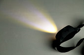 stirnlampe-im-schwarzen-hintergrund.jpg?b=1&s=170x170&k=20&c=5DCSji8E8W84Au3KbJozQTmIxeuavK3I0nHLUy7eM5E=
