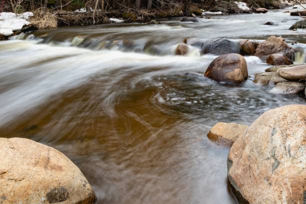 middle st. vrain creek, raymond (colorado) - st vrain photos et images de collection