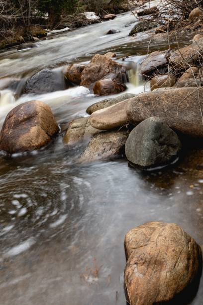 middle st. vrain creek, raymond (colorado) - st vrain photos et images de collection