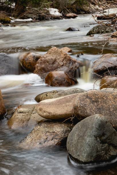 middle st. vrain creek, raymond (colorado) - st vrain photos et images de collection