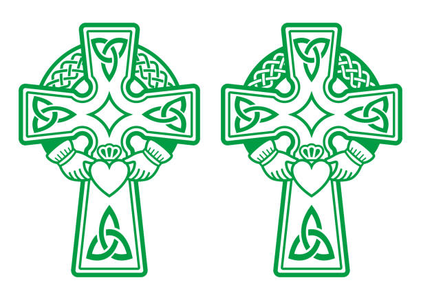illustrazioni stock, clip art, cartoni animati e icone di tendenza di croce verde celtica irlandese con anello claddagh - set di design vettoriale cuore e mani - celebrazione del giorno di san patrizio in irlanda - cross border