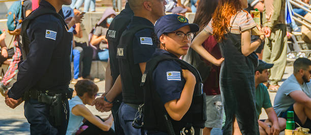 uruguay-fans schauen fußballspiel - football police officer crowd stock-fotos und bilder