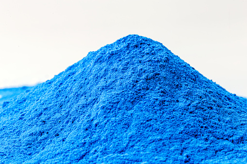 blue Fluorescent pigments, made up of a polymeric matrix, resins of different types such as polyester, alkyd, formaldehyde which are fused with organic dyes.