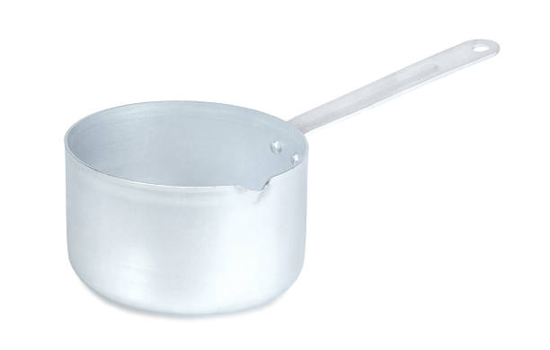 鍋はペン付きのアルミニウム製です - pan saucepan kitchen utensil isolated ストックフォトと画像