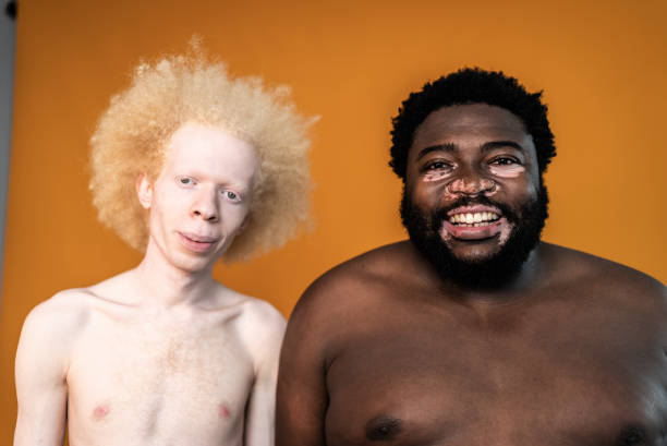 retrato de amigos varones sobre fondo naranja - shirtless men bizarre male fotografías e imágenes de stock