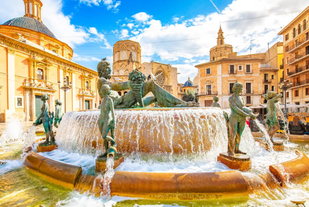 Skyline della città vecchia di Valencia, piazza centrale di Santa Maria (Plaza de la Virgen), Spagna - foto stock