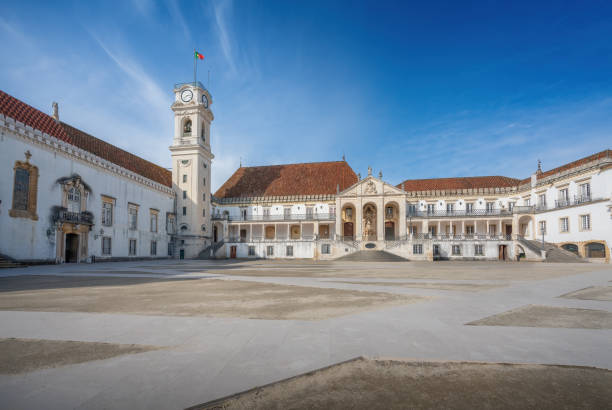 dziedziniec uniwersytetu w coimbrze, dawny pałac królewski - coimbra, portugalia - coimbra zdjęcia i obrazy z banku zdjęć
