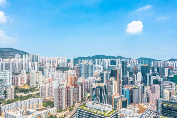 香港の九龍の都市景観のドローンビュー - kowloon bay ストックフォトと画像