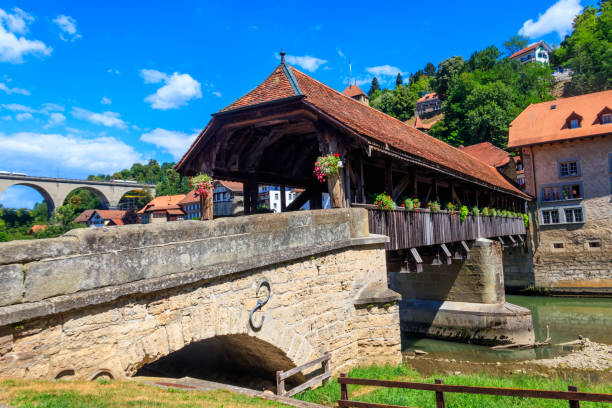 Berne Bridge (Pont de Berne) across the Sarine river in the lower town of Fribourg, Switzerland Berne Bridge (Pont de Berne) across the Sarine river in the lower town of Fribourg, Switzerland fribourg city switzerland stock pictures, royalty-free photos & images