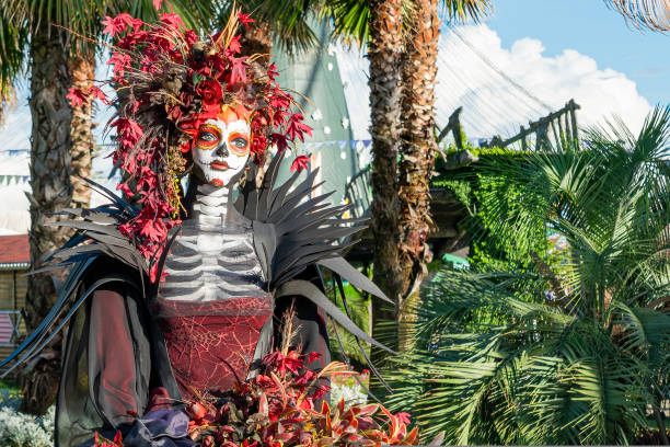 scultura di una donna vestita per la festa del giorno dei morti - leeds met foto e immagini stock