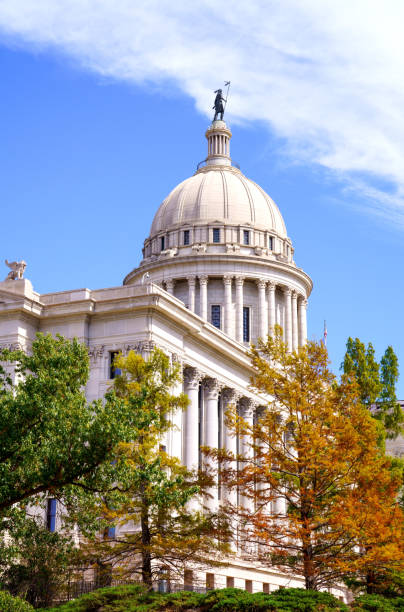 oklahoma state capitol building - oklahoma state capitol - fotografias e filmes do acervo