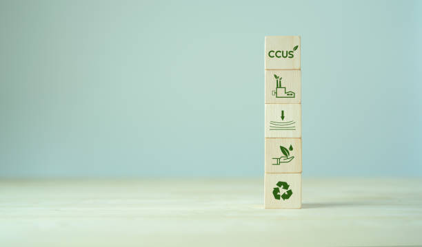 Carbon Capture, Utilization and Storage (CCUS) concept. Technology of CO2 capturing and store it underground or use it in other industrial production processes. Net zero target, limit global warming. concepto de captura, utilización y almacenamiento de carbono (ccus). tecnología de captura de co2 y almacenarlo bajo tierra o utilizarlo en otros procesos de producción industrial. objetivo de cero emisiones netas, limitar el calentamiento global.