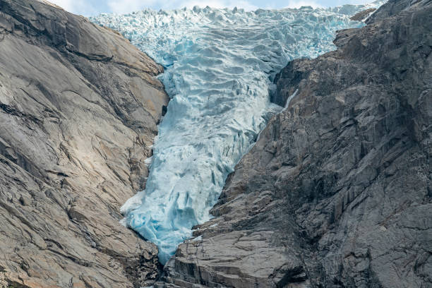 溶ける氷の山の風景、ノルウェー。ブリクスダール氷河 - sogn og fjordane county ストックフォトと画像