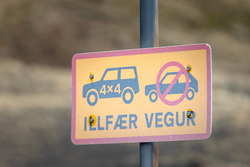 Icelandic road sign meaning 'difficult road' indicating that the road is only suitable for 4x4 vehicles.