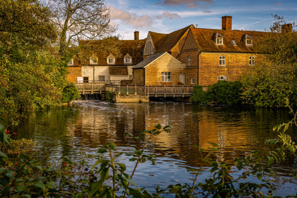 古い工場の完璧な眺め - suffolk east anglia rural scene non urban scene ストックフォトと画像