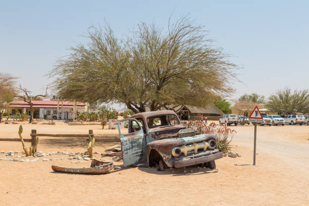 auto abbandonate di solitare, namibia. - solitare foto e immagini stock