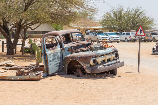 abandoned car wraks of solitare, namibia. - solitare imagens e fotografias de stock