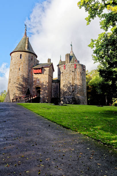 castell coch - czerwony zamek - zamek neogotycki - coch zdjęcia i obrazy z banku zdjęć