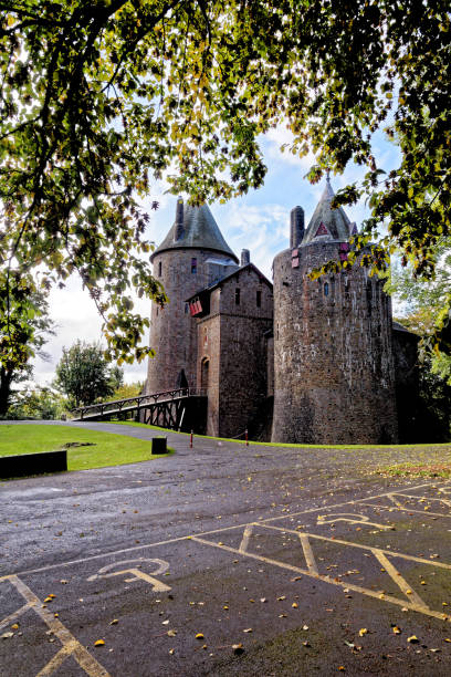 castell coch - czerwony zamek - zamek neogotycki - coch zdjęcia i obrazy z banku zdjęć