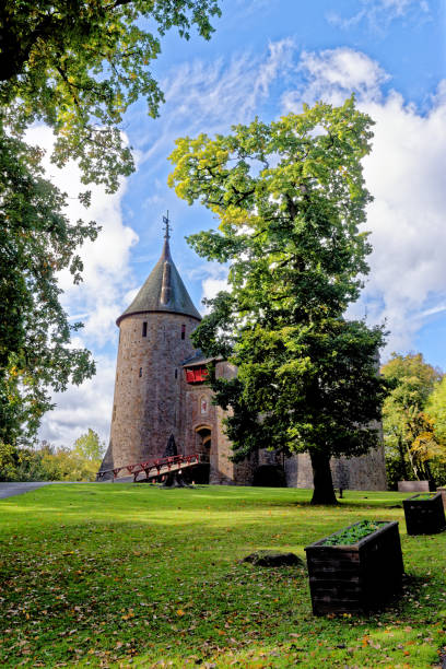 castell coch - czerwony zamek - zamek neogotycki - coch zdjęcia i obrazy z banku zdjęć