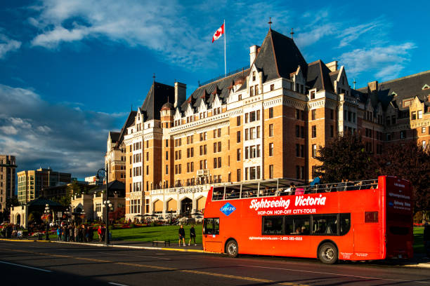 summer at the empress hotel, victoria, vancouver island, bc - empress hotel imagens e fotografias de stock