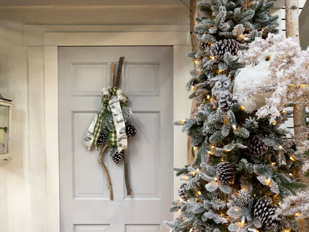 christmas front entrance - doormat door christmas holiday imagens e fotografias de stock