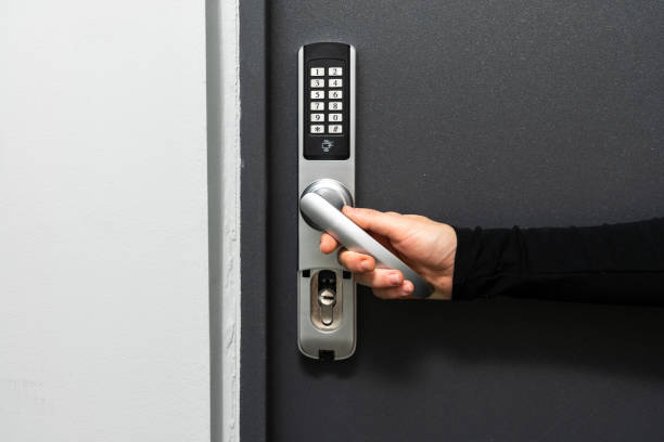 istock Woman hand push the door handle down 1444958175