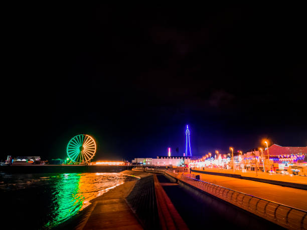 英国ランカシャー州ブラックプールのイルミネーションの空中写真 - blackpool illuminated blackpool tower vacations ストックフォトと画像