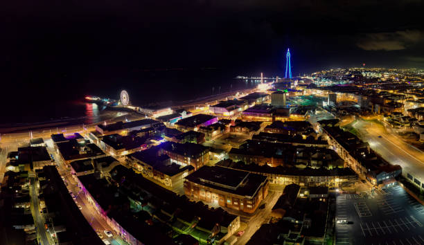 una vista aérea de las iluminaciones en blackpool en lancashire, reino unido - blackpool illuminated blackpool tower vacations fotografías e imágenes de stock