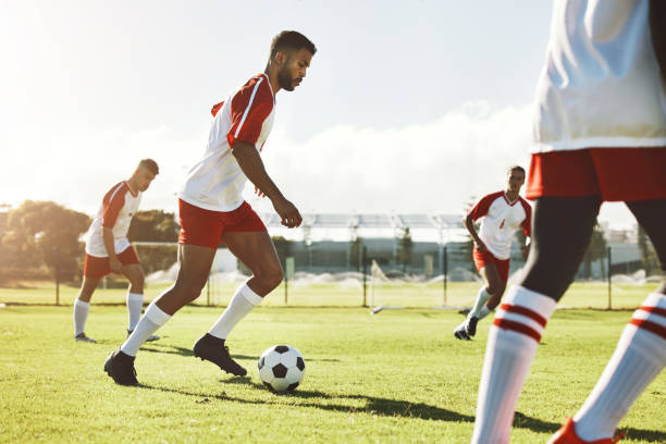Team sports game, soccer and teamwork of men busy with football collaboration and workout. Fitness, training and healthy exercise of an healthy athlete ground with fast energy running with a ball juego de deportes de equipo, fútbol y trabajo en equipo de hombres ocupados con la colaboración y el entrenamiento del fútbol. fitness, entrenamiento y ejercicio saludable de un terreno de atleta sano con energía rápida corriendo con una pelota