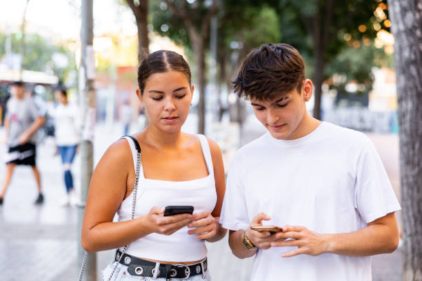 El fenómeno del Phubbing o ignorar mientras estamos usando el móvil.