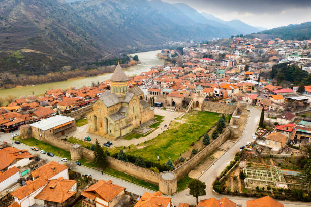 top view of the svetitskhoveli cathedral. georgia - mtskheta imagens e fotografias de stock