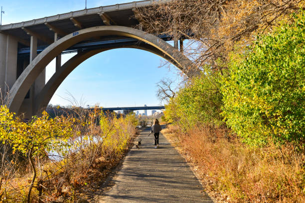 upadek w minneapolis, minnesota - 3369 zdjęcia i obrazy z banku zdjęć