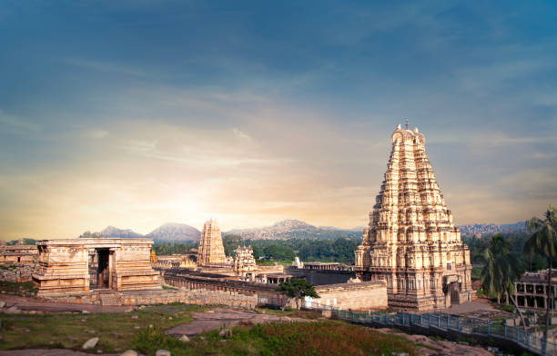 スリーヴィルパクシャ寺院の美しい景色、ハンピ、インド、カルナータカ州、ユネスコ世界遺産、寺院はヴィルパクシャ卿、シヴァ寺院に捧げられています 7世紀 - virupaksha ストックフォトと画像