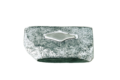 白い背景に鋳造と鍛造による中世のコインの生産ヨーロッパにおける中世の出来事の再構築 化学のストックフォトや画像を多数ご用意 化学