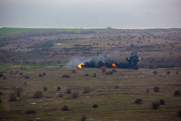 anti-minen-rakete explodiert, um ein tor zu öffnen - military land vehicle armored vehicle tank war stock-fotos und bilder