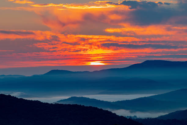 istock Sunrise in the Blue Ridge mountains 1445246578