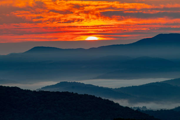istock Sunrise in the Blue Ridge mountains 1445246626