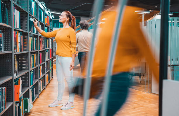 istock Small group of people in the library 1445249765