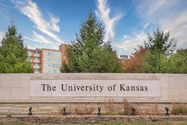 캔자스 대학교 입구 표지판 - university of kansas 뉴스 사진 이미지