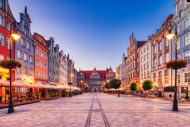 old square with swiety duch gate in gdansk at dusk, poland - gdansk stok fotoğraflar ve resimler