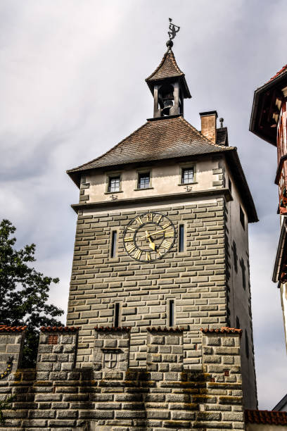 bela vista da torre do relógio de schnetztor em konstanz, alemanha - hindenburg - fotografias e filmes do acervo