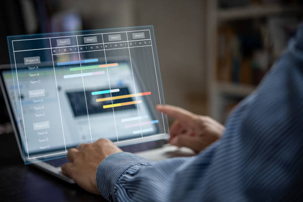 Project manager analyst working with computer in management system to progress planning and make report with KPI chart scheduling diagram.Corporate strategy for finance, sales, marketing. analista de gerente de proyecto que trabaja con la computadora en el sistema de gestión para avanzar en la planificación y hacer informes con el diagrama de programación de gráficos kpi. estrategia corporativa para finanzas, ventas, marketing.