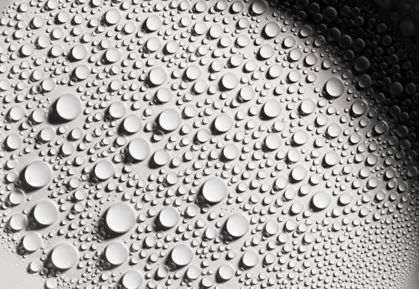 Many small bubbles make the background.